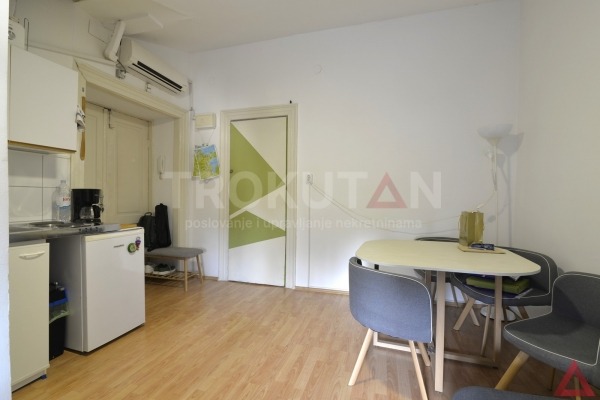 Pula- Centar, renoviran stan u mansardi