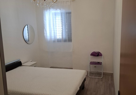 Pula, Stoja. Stan u visokom prizemlju
